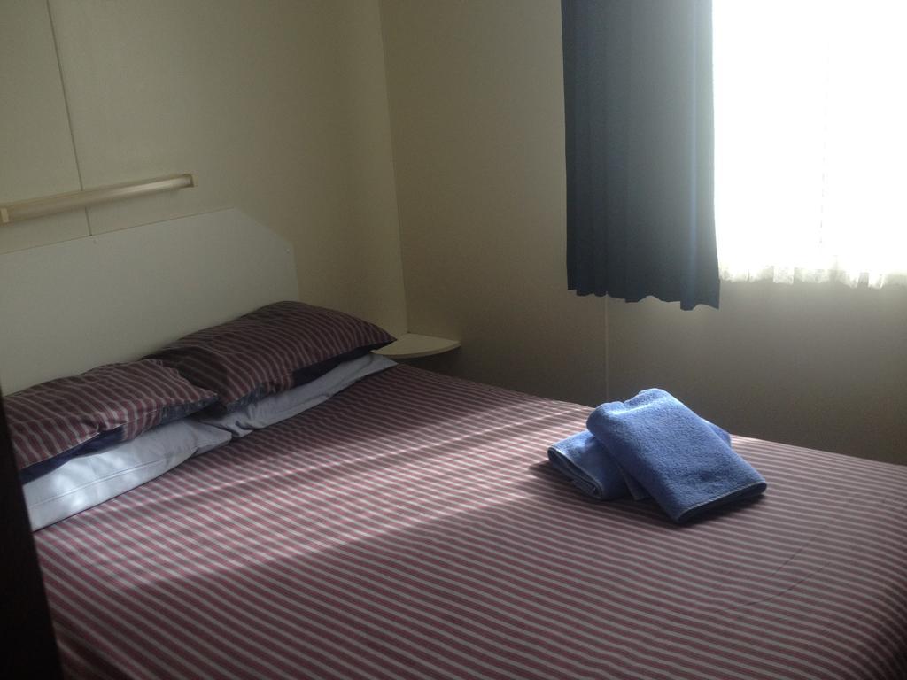 Hillcrest Tourist Park Hotel St Helens Room photo